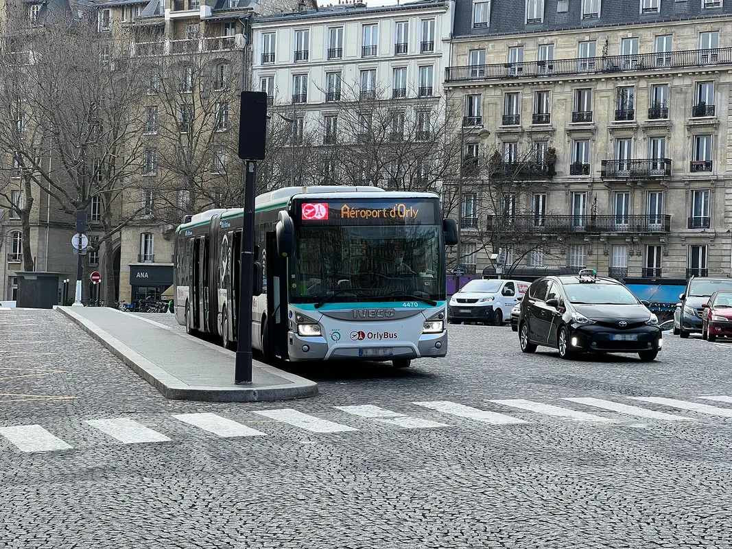 Public Buses 350 and 351
