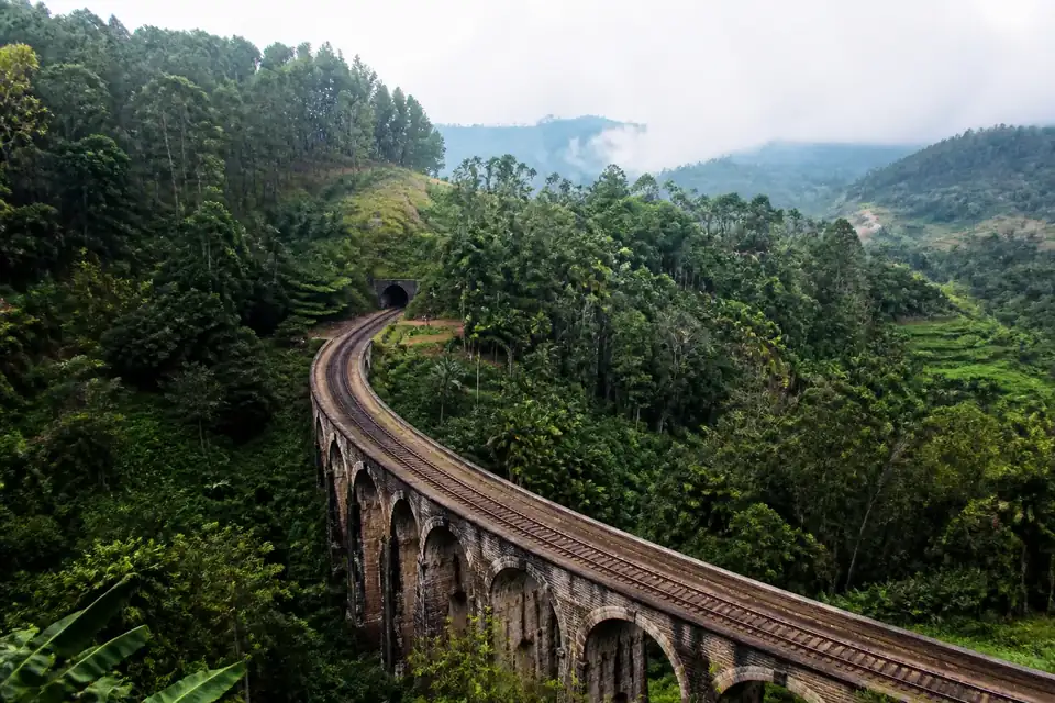 Tea country and railway scenery around Ella, Sri Lanka