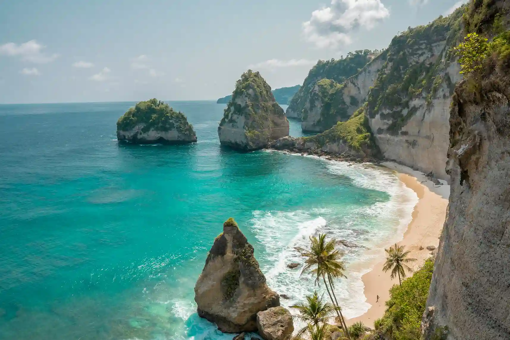 Bali’s turquoise waters and dramatic limestone beaches, a top island experience recommended by icanfly for Indonesia travel.