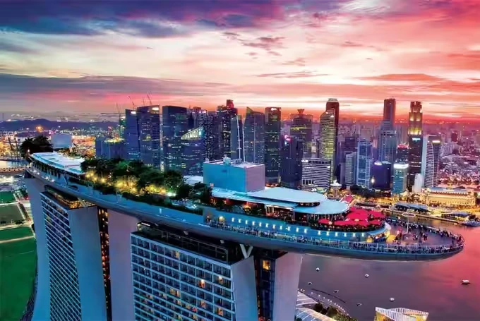 An elevated viewing deck providing panoramic views of Singapore’s skyline from above Marina Bay.