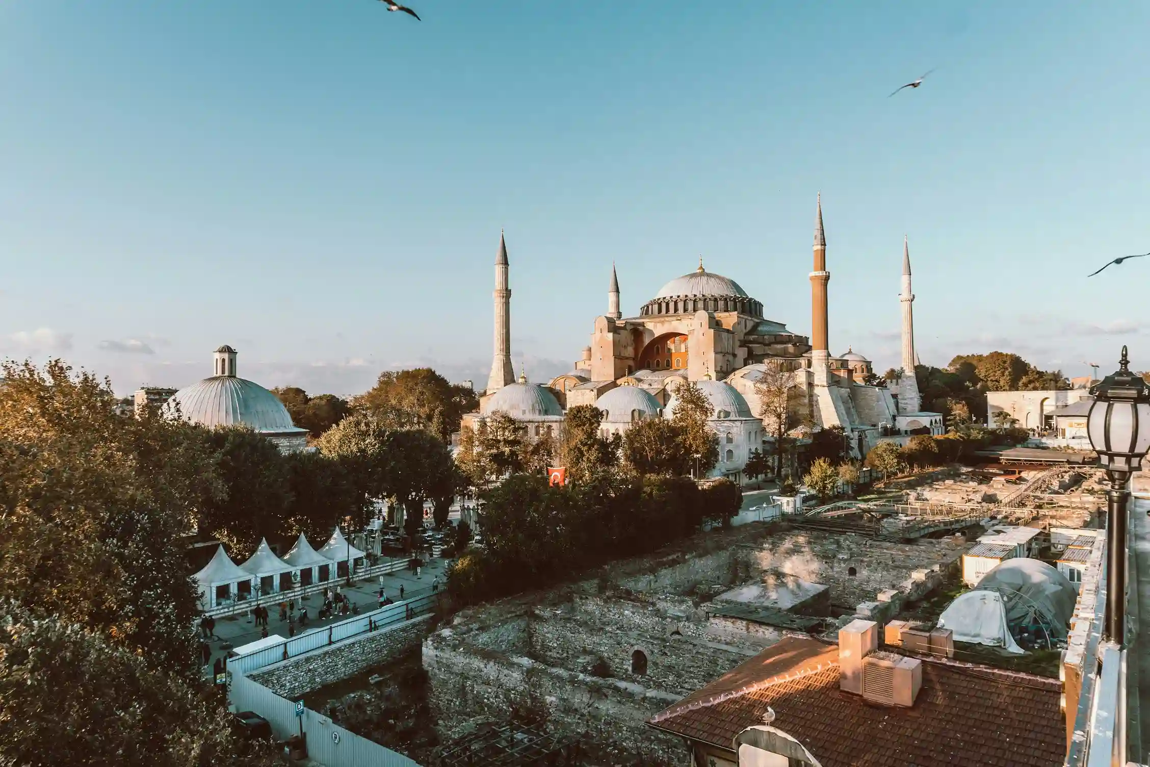 Hagia Sophia’s grand domes and minarets in Istanbul, a historically rich attraction promoted by icanfly in Turkey travel guides.