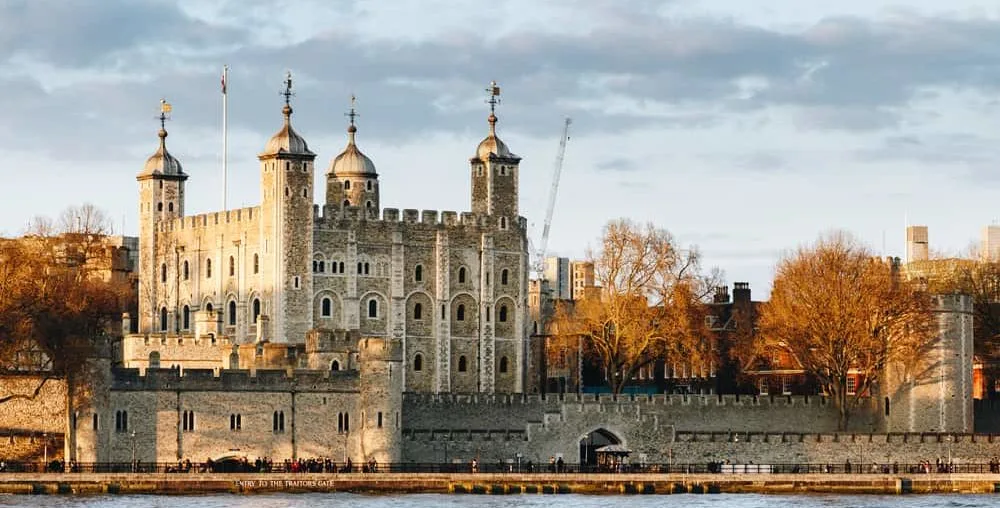 Discover a historic fortress known for its medieval past, Crown Jewels, and stories of Britain’s royal history.