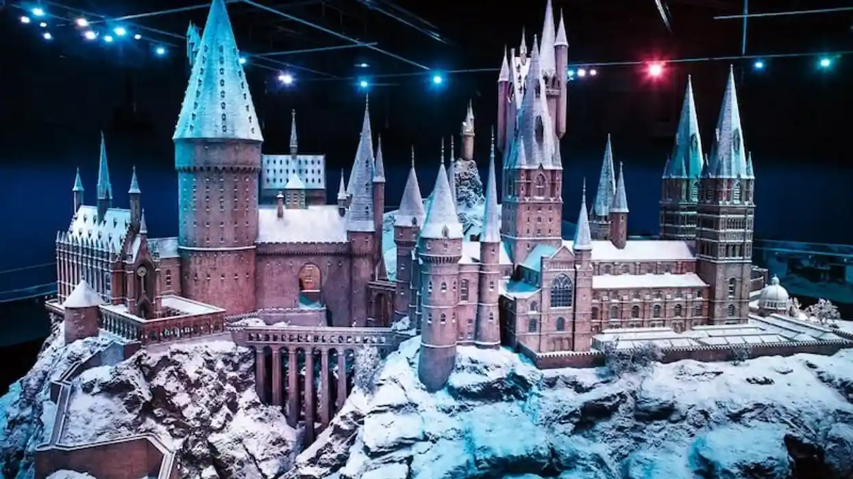 A world-class film studio offering tours, interactive experiences, and themed attractions for movie enthusiasts.