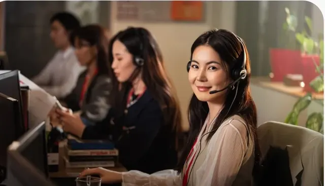 iCanFly customer support team ready to chat