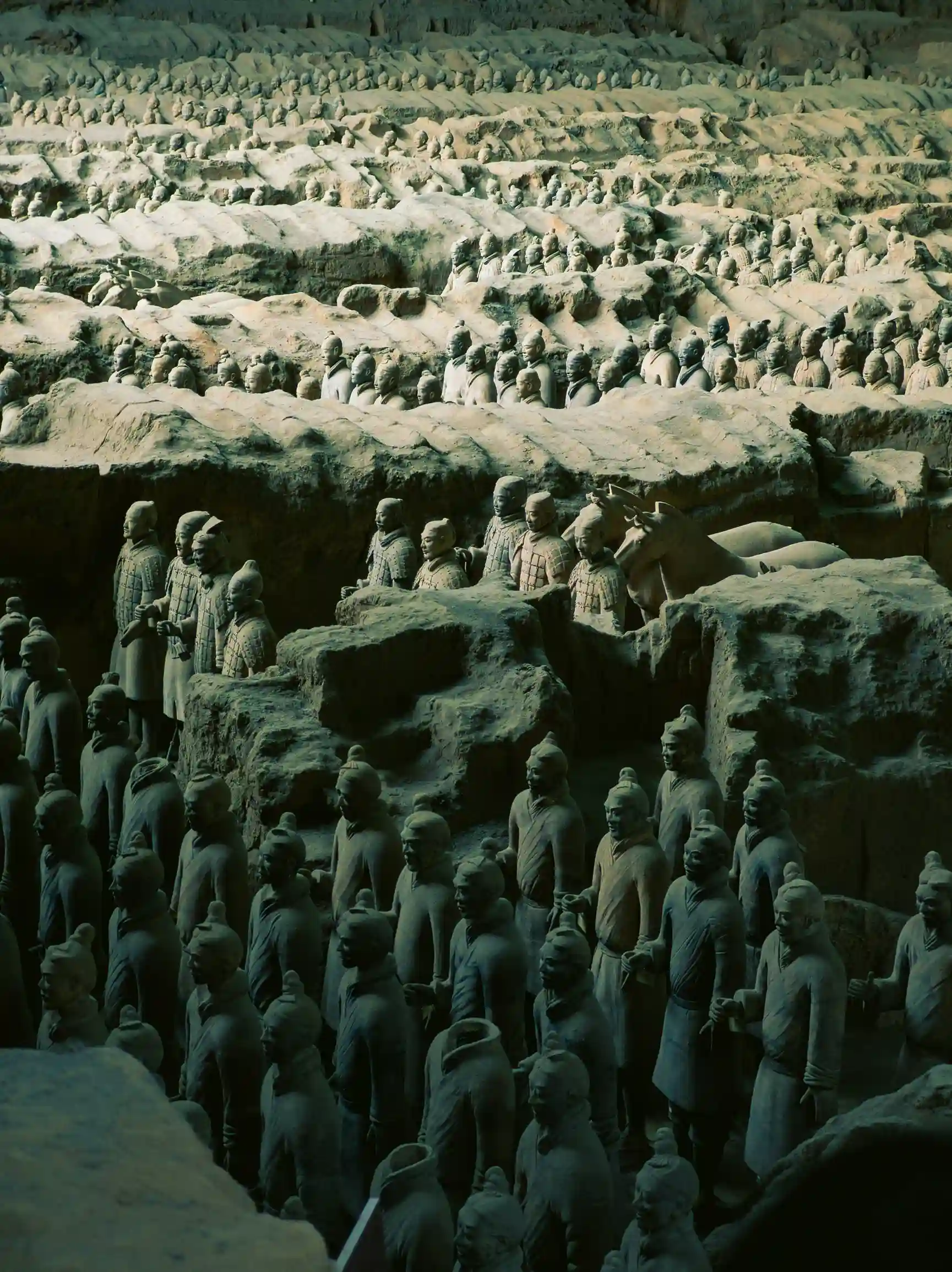 Rows of life-sized Terracotta Warriors in Xi’an, an extraordinary archaeological treasure featured by icanfly in China history tours.