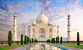 A world-famous marble monument symbolizing love, admired for its architectural beauty and historical significance.